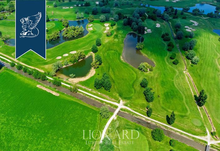 Image No.11-20 Bed Villa for sale