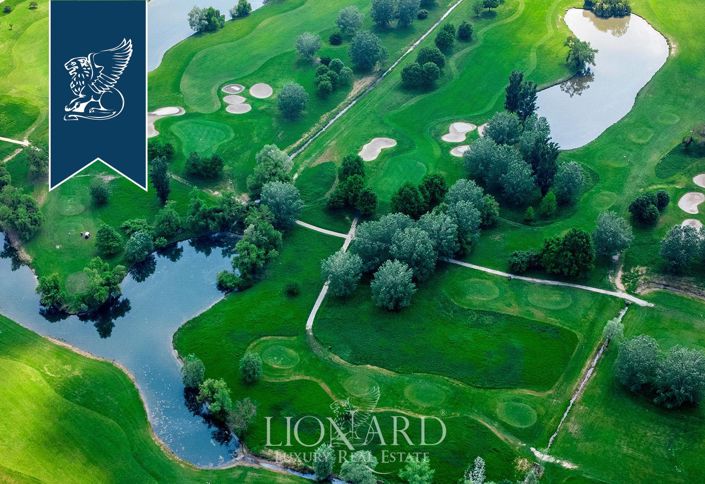 Image No.15-20 Bed Villa for sale