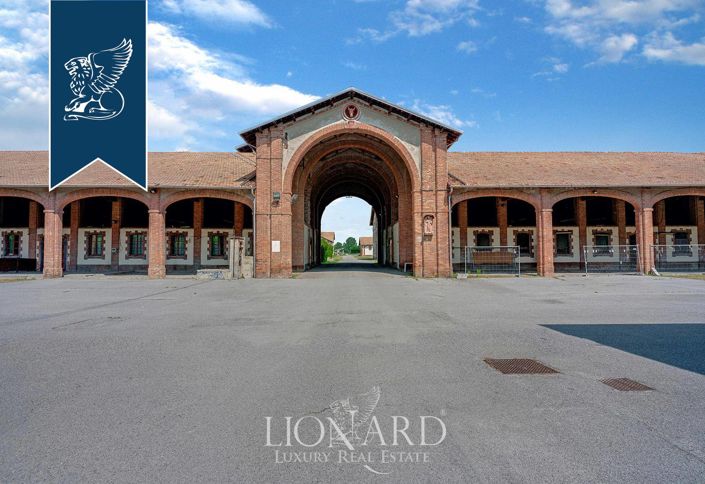 Image No.19-20 Bed Villa for sale