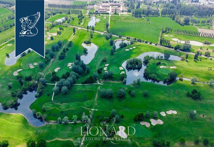 Image No.2-20 Bed Villa for sale