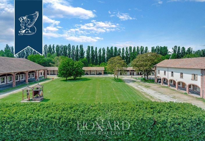 Image No.20-20 Bed Villa for sale