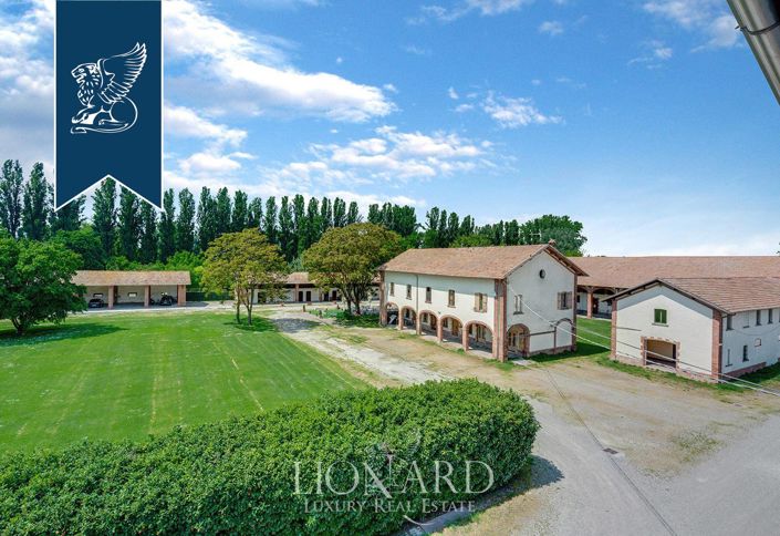 Image No.22-20 Bed Villa for sale