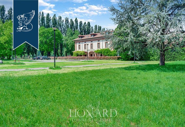 Image No.23-20 Bed Villa for sale