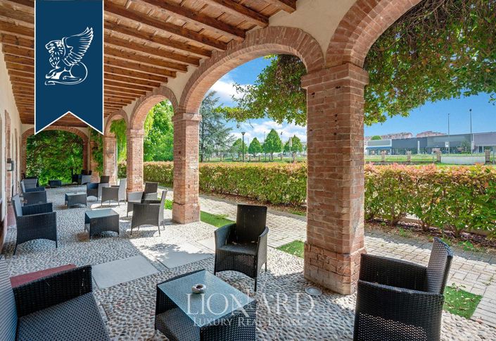 Image No.28-20 Bed Villa for sale