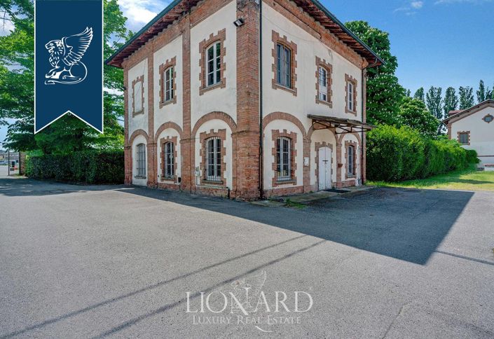 Image No.30-20 Bed Villa for sale