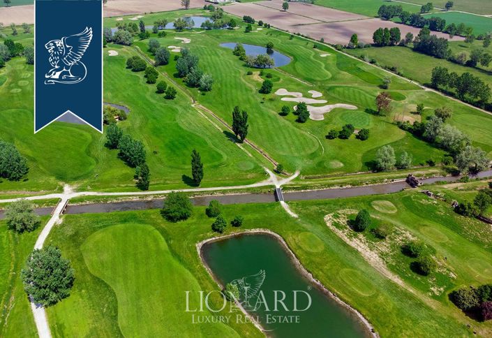 Image No.8-20 Bed Villa for sale