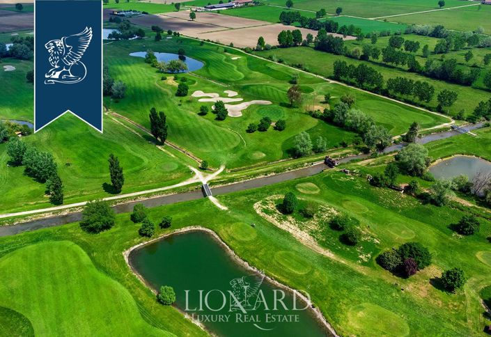 Image No.9-20 Bed Villa for sale