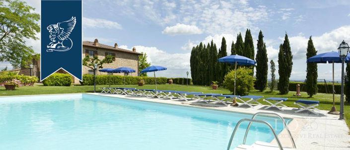 Image No.8-12 Bed Farmhouse for sale