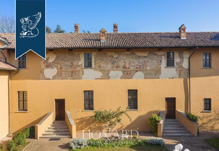 Image No.12-10 Bed Property for sale