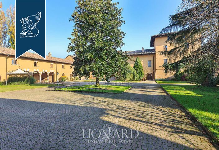 Image No.16-10 Bed Property for sale