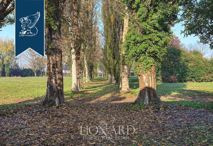 Image No.21-10 Bed Property for sale