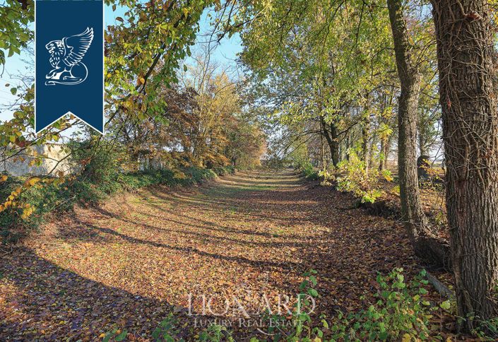 Image No.24-10 Bed Property for sale