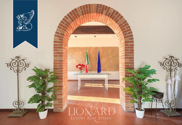 Image No.47-10 Bed Property for sale