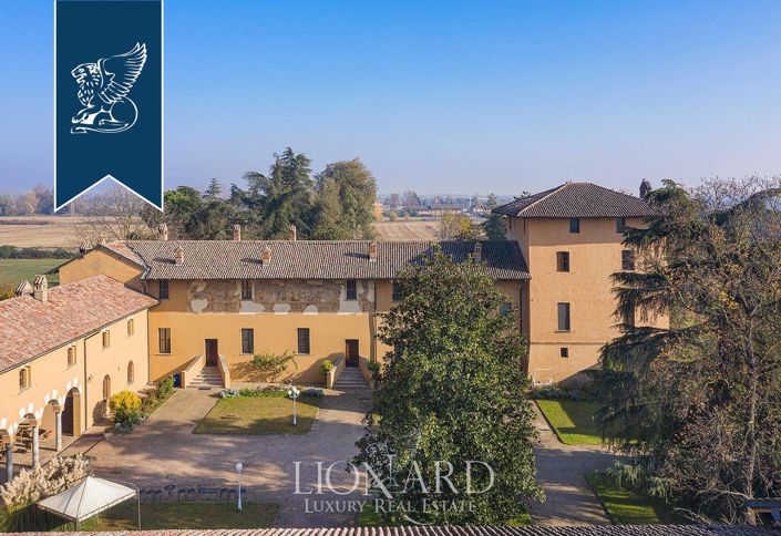 Image No.6-10 Bed Property for sale