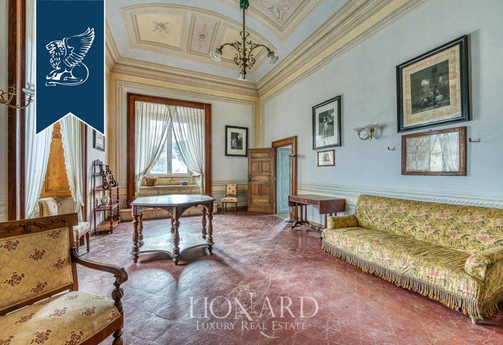 Image No.15-10 Bed Villa for sale