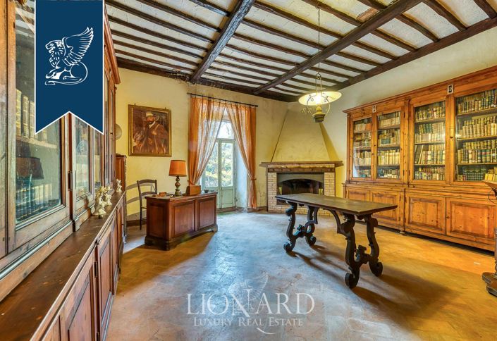 Image No.16-10 Bed Villa for sale