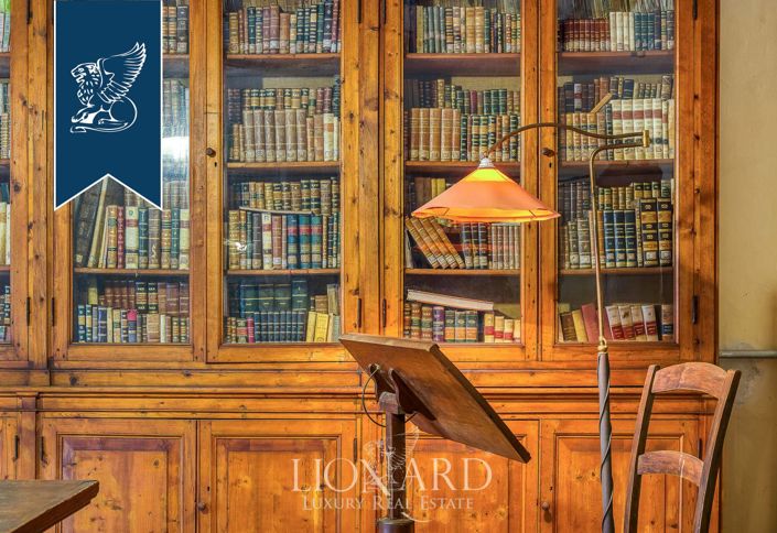 Image No.18-10 Bed Villa for sale