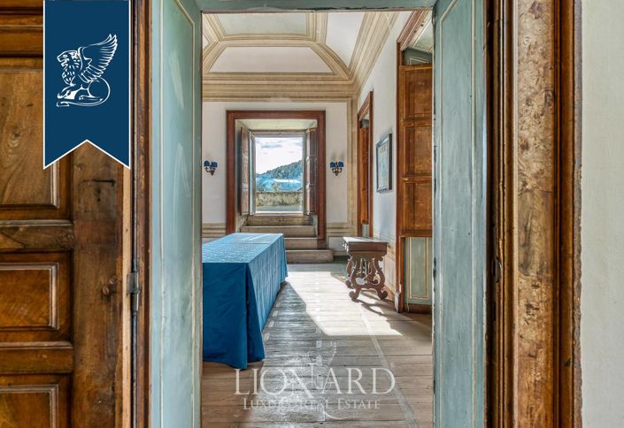 Image No.19-10 Bed Villa for sale