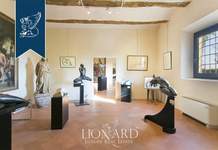 Image No.25-30 Bed Villa for sale