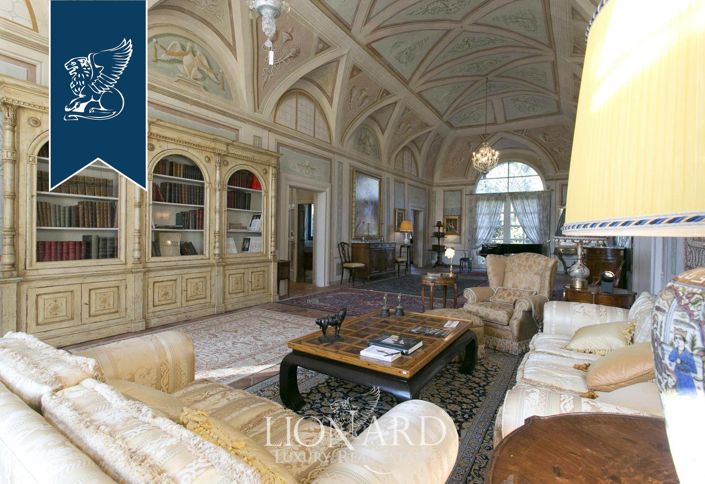 Image No.40-30 Bed Villa for sale