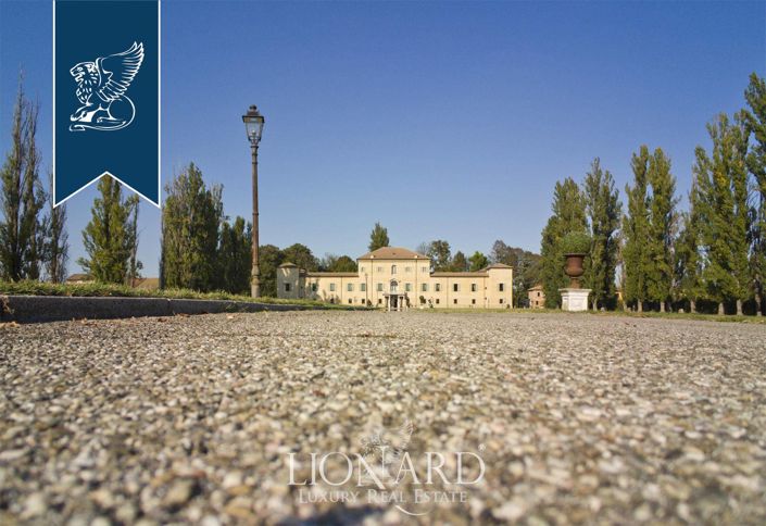 Image No.6-30 Bed Villa for sale