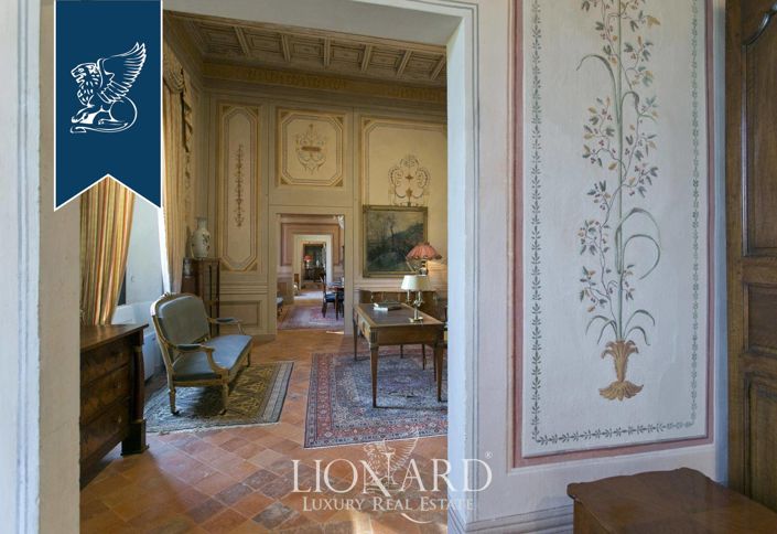 Image No.67-30 Bed Villa for sale