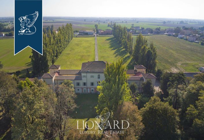 Image No.72-30 Bed Villa for sale