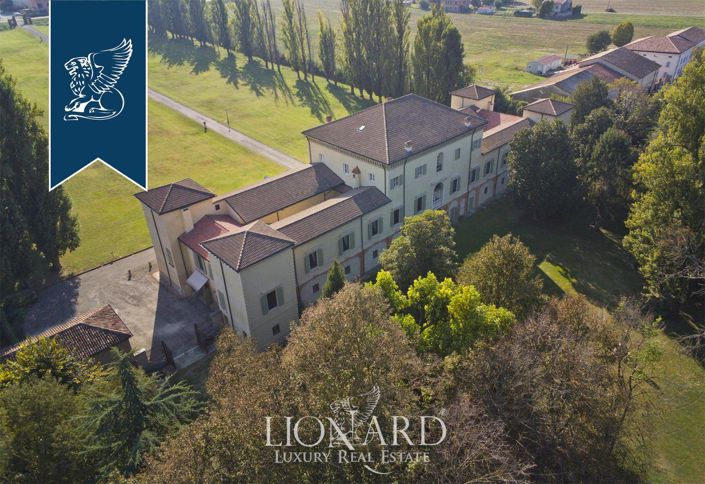 Image No.74-30 Bed Villa for sale