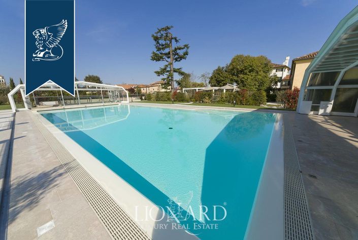 Image No.10-11 Bed Villa for sale