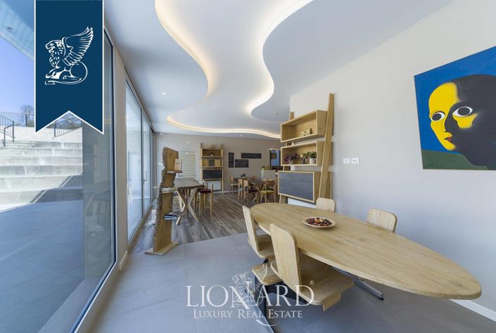 Image No.12-11 Bed Villa for sale