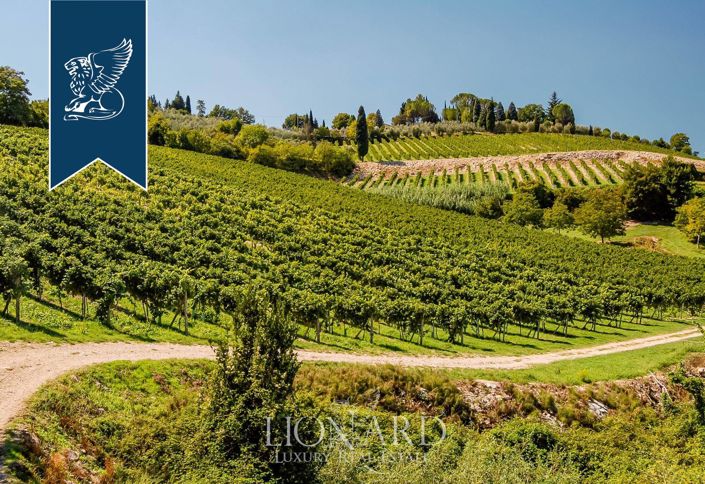 Image No.11-10 Bed Farmhouse for sale