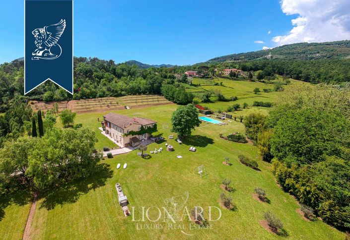 Image No.2-Maison de campagne de 5 chambres à vendre à Lucca