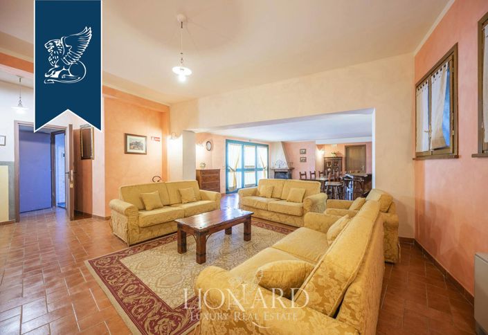 Image No.18-11 Bed Villa for sale