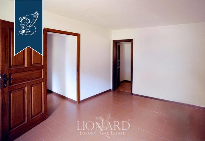 Image No.11-4 Bed Farmhouse for sale