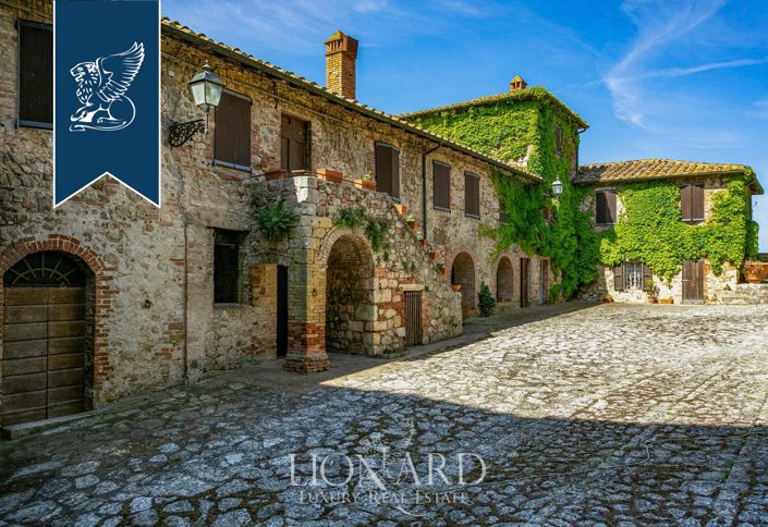 Image No.8-20 Bed Property for sale