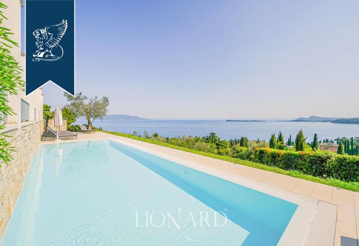 Image No.9-7 Bed Villa for sale