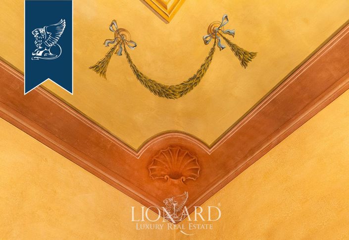 Image No.18-8 Bed Villa for sale