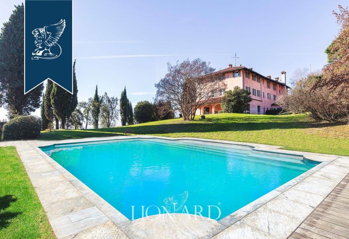 Image No.2-8 Bed Villa for sale