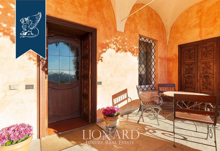 Image No.9-8 Bed Villa for sale