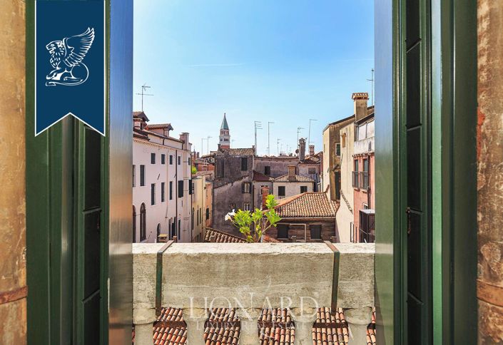 Image No.11-6 Bed Property for sale