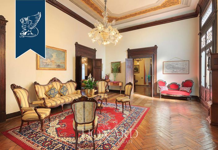 Image No.9-6 Bed Property for sale