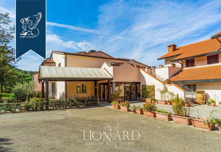 Image No.12-106 Bed Hotel for sale