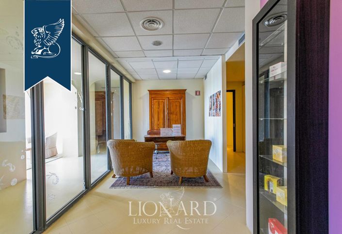 Image No.66-106 Bed Hotel for sale