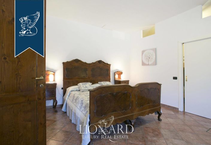 Image No.29-9 Bed Farmhouse for sale