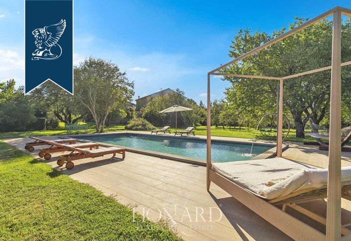 Image No.10-12 Bed Villa for sale