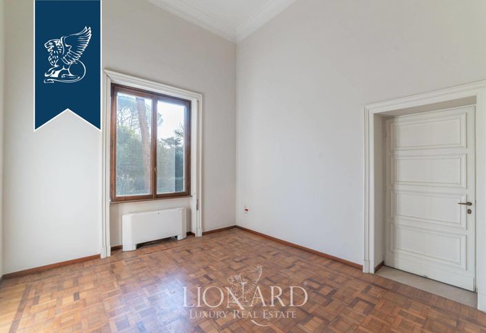 Image No.20-30 Bed Villa for sale