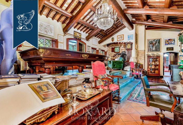 Image No.13-6 Bed Property for sale