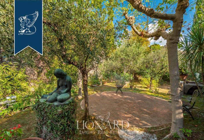 Image No.5-6 Bed Property for sale