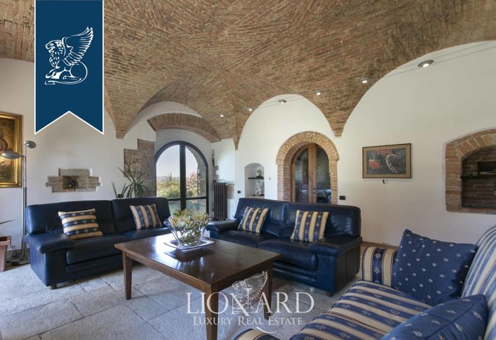 Image No.68-8 Bed Country House for sale