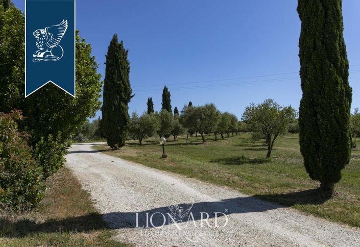 Image No.92-8 Bed Country House for sale